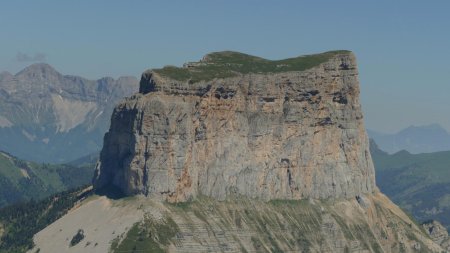 Le Mont Aiguille. Probablement la plus connue des sept merveilles du Dauphine.