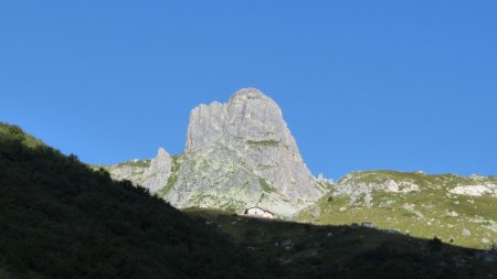 1ère apparition de la mythique Pierra Menta et du refuge de la Balme