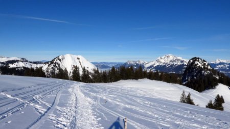 Sous les chalets, vue arrière