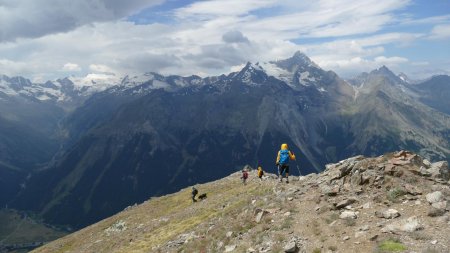 On descend se mettre, un peu, à l’abri du vent.