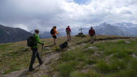 En cours de descente avec Bea en laisse pour éviter qu’elle taquine les marmottes !