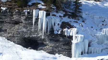 Les petites barres rocheuses au dessus de la Lézette