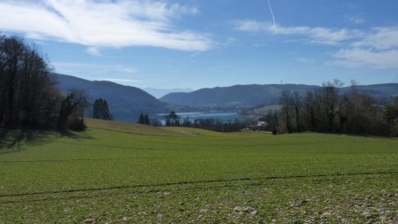 Le lac peu après avoir quitté Le Pin