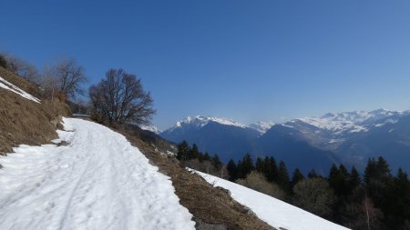 Sur la route vers la Pautaz