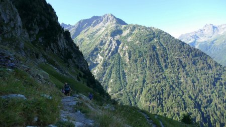 On apprécie de monter dans l’ombre.