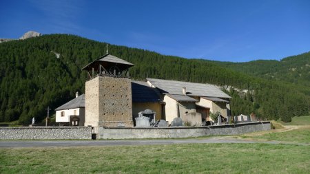 La fort belle Église Saint-Romain de Molines en Queyras.