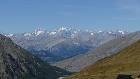 Grand beau du côté des hauts sommets de l’Oisans : Ailefroide, Sans Nom, Pelvoux, Barre des Écrins, Agneaux.