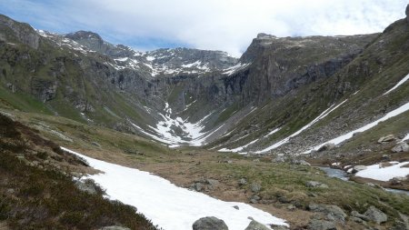 Le Cul du Nant et au premier plan des bouquetins partout...