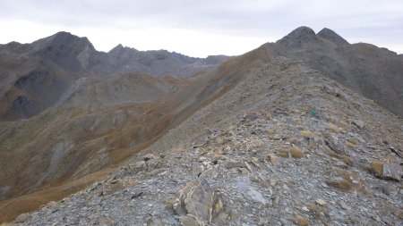 Dans le Rétro, la Tête de Pelouse apparaît derrière la Bosse du Lauzanier