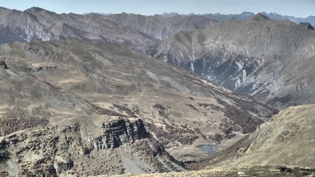 Vallon, Tour et Lac des Sagnes, sous la Tête de Siguret, avec les Ecrins derrière