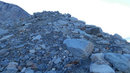 Les derniers mètres de la moraine sont assez pénibles.