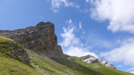 Sous les rochers Merles