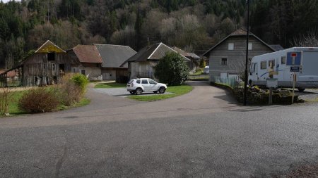 Parking Englannaz (coté ouest du village)