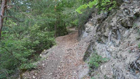 Raide sentier vers Hauteville