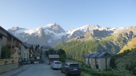 Le Chazelet avec les Ecrins en toile de fond