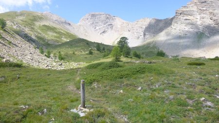 Dans le Vallon de Rofre, vue sur la Tête du Coin de l’Ours