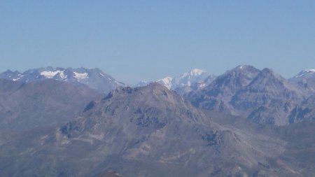 Au fond, le Mont Blanc