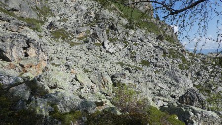 Sous le Cochet, traversée de l’éboulis