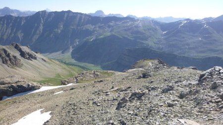 En contrebas, le vallon des Sagnes