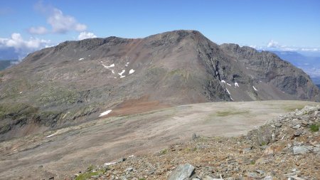 Vers le sommet de la Pyramide, avec dans le rétro, le Taillefer