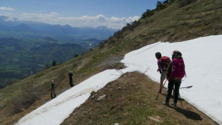 Inévitable petite bataille de boules de neige.