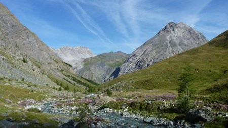 Le Vallon de Chabrière dans le rétro avec vue sur une partie du Péouvou