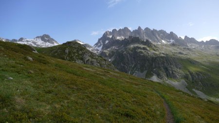 Vue arrière en direction des Aiguilles de l’Argentière.