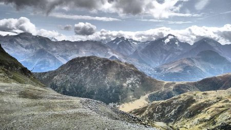 Vue splendide sur les Écrins, avec Fétoules, Lauranoure, Muzelle, Clapier du Peyron qui dominent la station des 2 Alpes