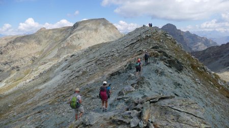 Sommet de la Pointe de Mézove (2845m) en vue.