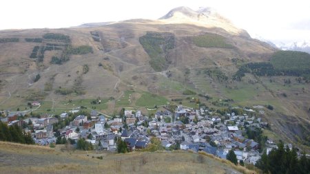 Les Deux Alpes, on va basculer à droite pour descendre à Vénosc