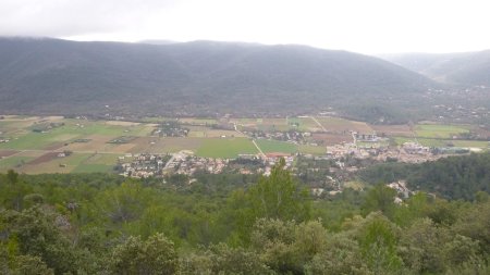 vue sur la plaine de Signes en contrebas