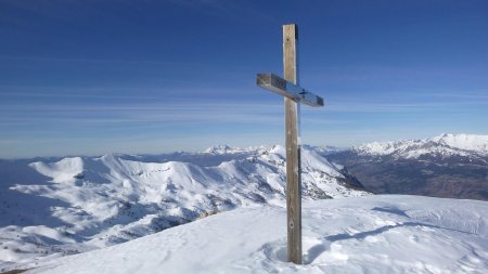 La croix sommitale