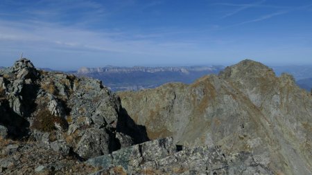 N’oublions pas les sommets de Chartreuse sur l’horizon.