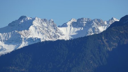 Zoom vers Aiguille du Grand Fond, brèche de Parozan, Pointe de la Combe Neuve,  Pointe de Presset et Roignais.