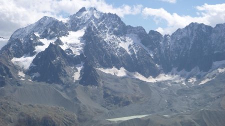 Vue du sommet de Pradieu avec le lac du glacier d’Arsine, en contrebas