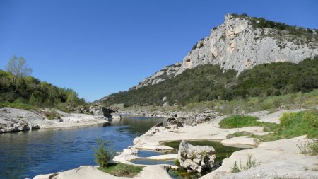 Effectivement, par sol humide ce doit être glissant.