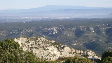 Au nord, Cavaillon et le mont Ventoux