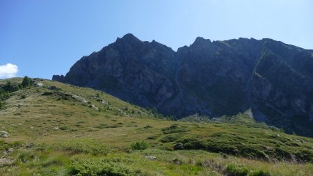 Jusqu’aux lacs, la montée n’est jamais très raide et le sentier est parfaitement tracé.