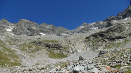 La Cime du Vallon est presque toute en caillasse.