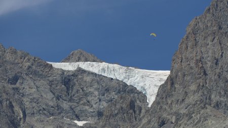 Là haut, au moins, ça ne craint pas les éboulements.