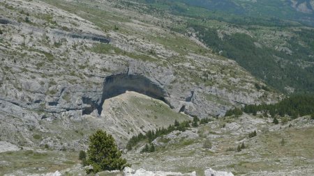 Une baume de grande taille !