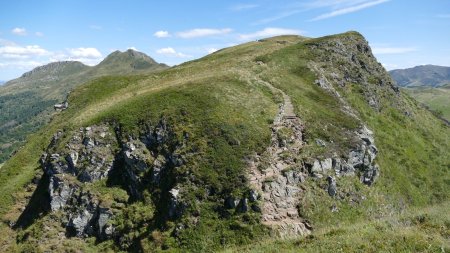 Vue arrière sur la brèche et le sommet du jour.