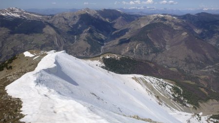 Descente avec les faces nord encore enneigées