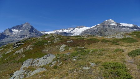 Dent Parrachée, Glacier de l’Arpont et Dôme de Chasseforêt (de gauche à droite).