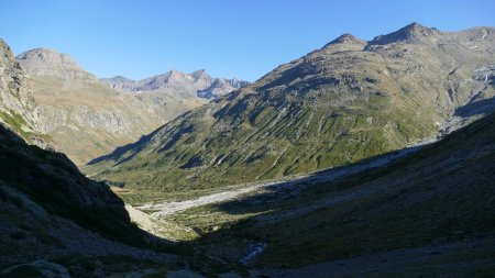 On s’élève sur le sentier à John un peu ’cassant’.