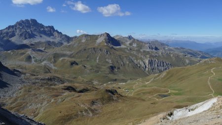 Vastes espaces du versant Ouest du Petit Mont Blanc.