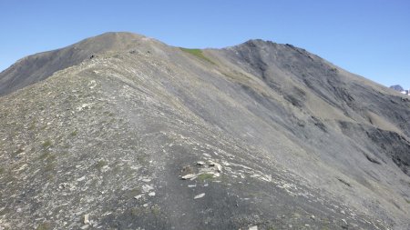 Montée vers le pic de Vallonpierre depuis son col