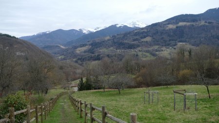 Le superbe équipement du Chemin de la Croix.