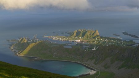 La couleur turquoise de l’eau un peu typique des Lofoten.