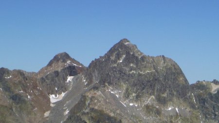 Zoom sur la pointe de Combe Rousse (2866m - à gauche) et Puy Gris (2908m - à droite)